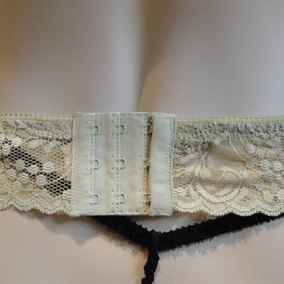 Sage green lace garter belt - Picture 4 of 10